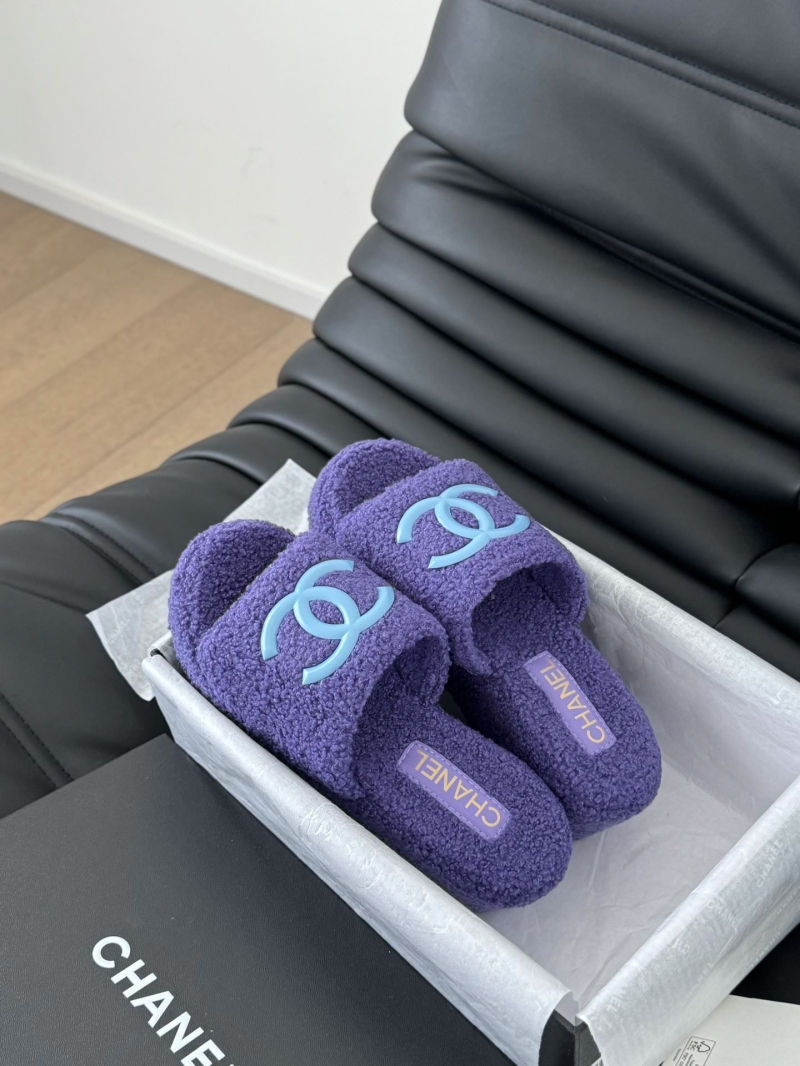 Ch**el slippers
